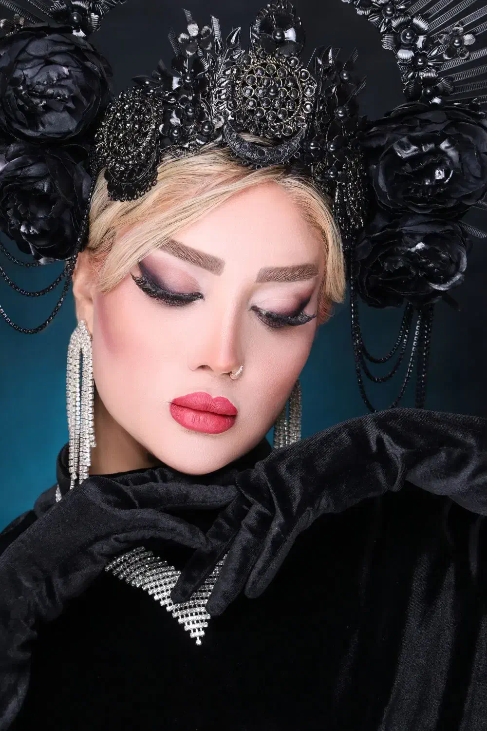 سالن فوق تخصصی نورا نفیس|خدمات آرایشگری و زیبایی|تربت جام, بیست متری منبع آب|دیوار