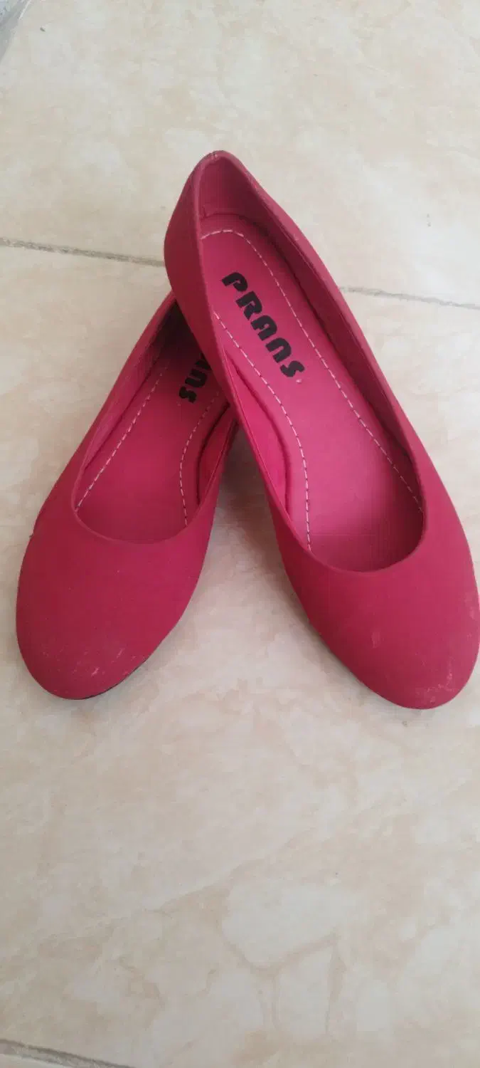 یک جفت کفش|کیف، کفش، کمربند|بروجرد, |دیوار