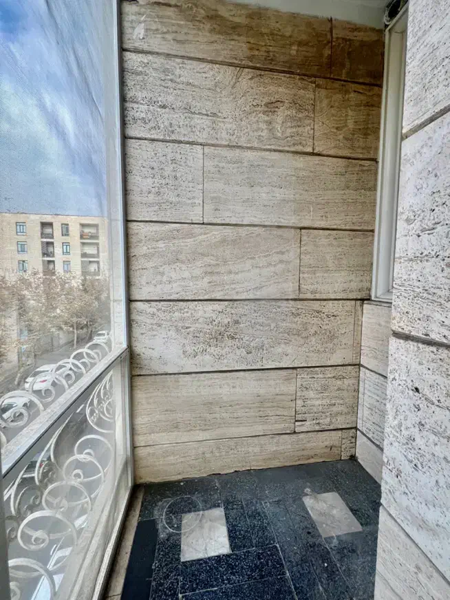 ۷۴ متر آپارتمان / ۲ خواب / سه جهت نور / میرداماد