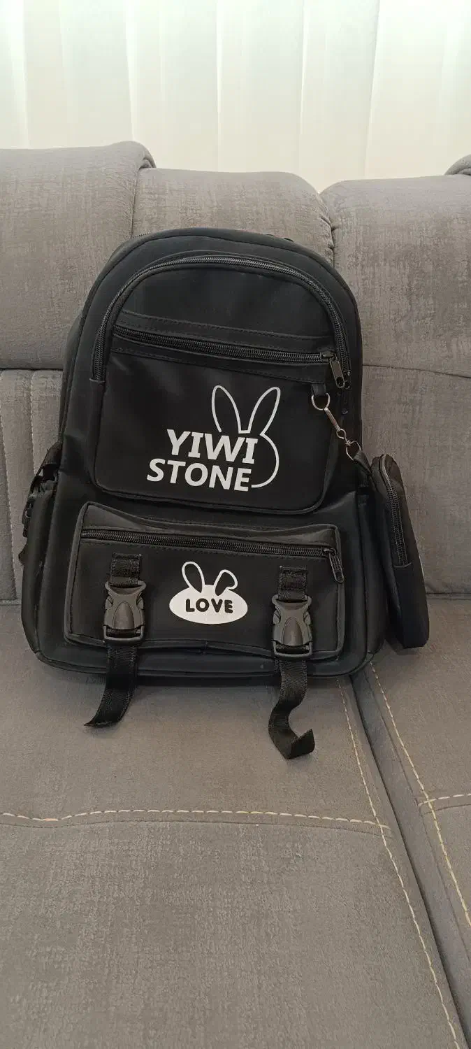 کیف مدرسه|کیف، کفش، کمربند|قم, بنیاد|دیوار