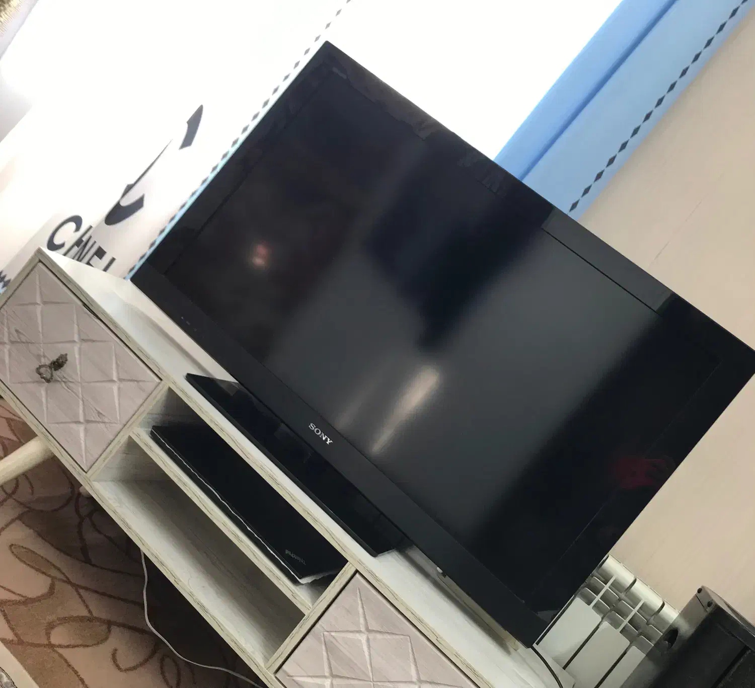 تلویزیون ۴۲اینچ سونی همراه با میز|تلویزیون و پروژکتور|تهران, استخر|دیوار