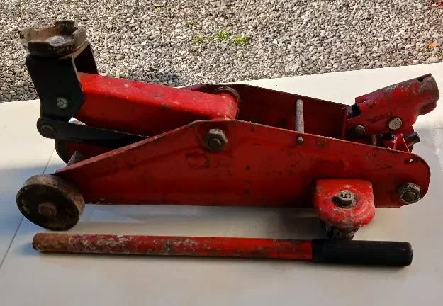 جک سوسماری|ابزارآلات|سنگر, |دیوار