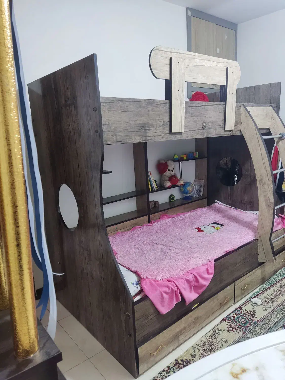 تخت خواب نوجوان دو طبقه بسیار زیبا|تخت و سرویس خواب|اصفهان, رهنان|دیوار