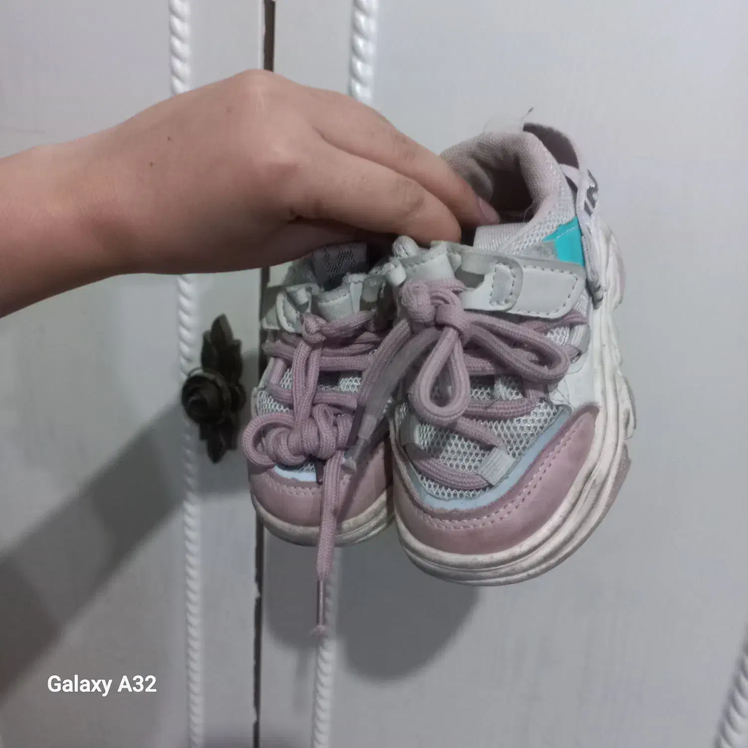 تعدادی کفش و لباس بچگانه|کفش و لباس بچه|تهران, امیریه|دیوار