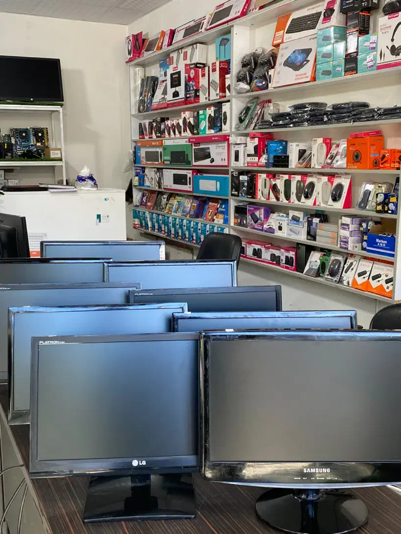 مانیتور ۱۹ اینچ SAMSUNG / LG|قطعات و لوازم جانبی رایانه|سبزوار, قائم|دیوار