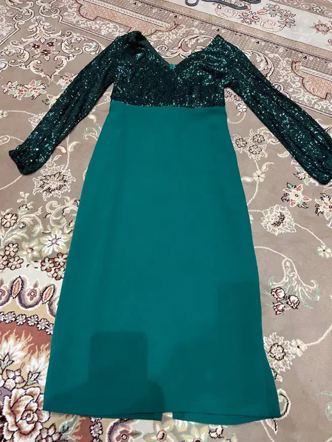 لباس زنانه|لباس|کرج, باغستان|دیوار