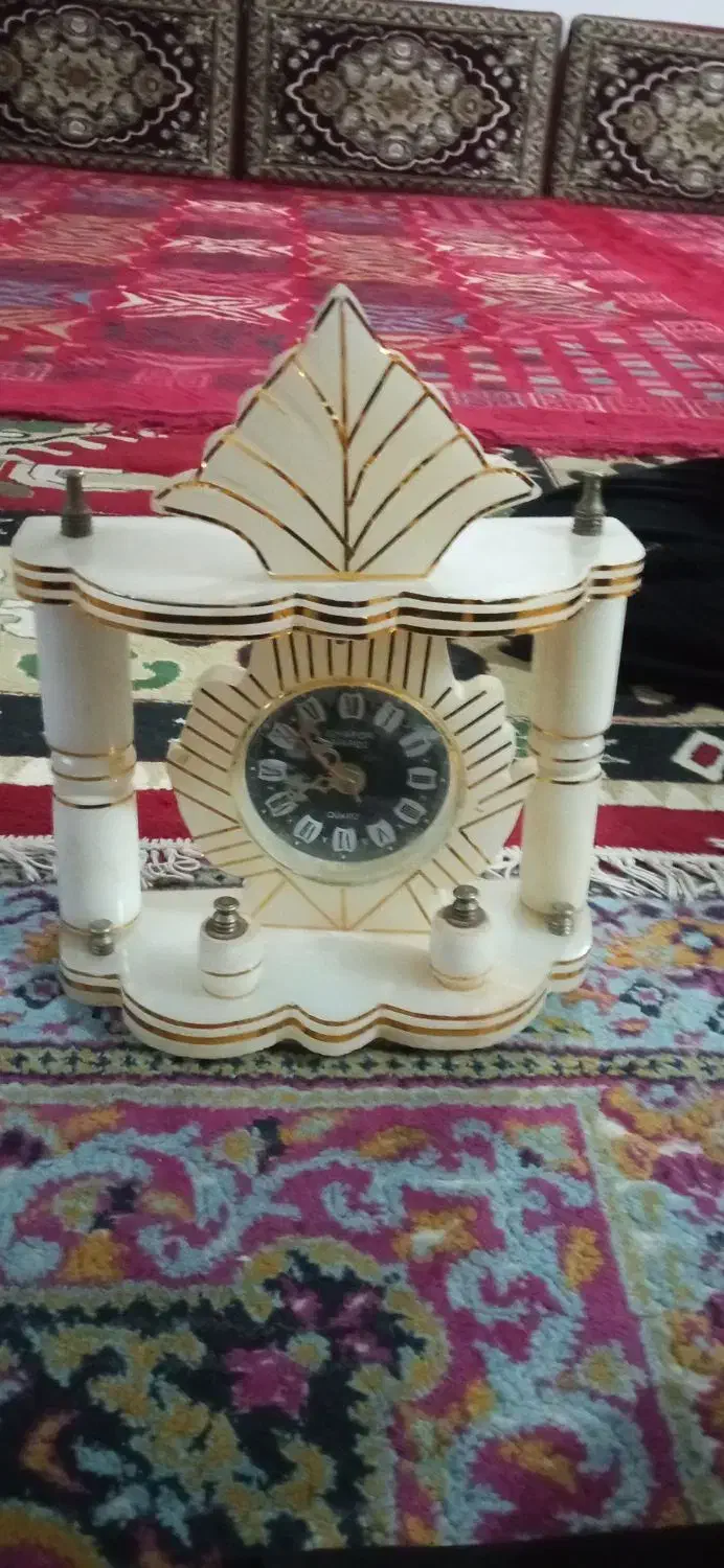 ساعت رو میزی|کلکسیون اشیاء عتیقه|کازرون, |دیوار