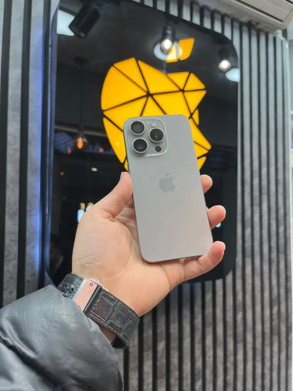 اپل iPhone 15Pro با حافظه ۲۵۶گیگابایت|موبایل|اصفهان, باغ زرشک|دیوار