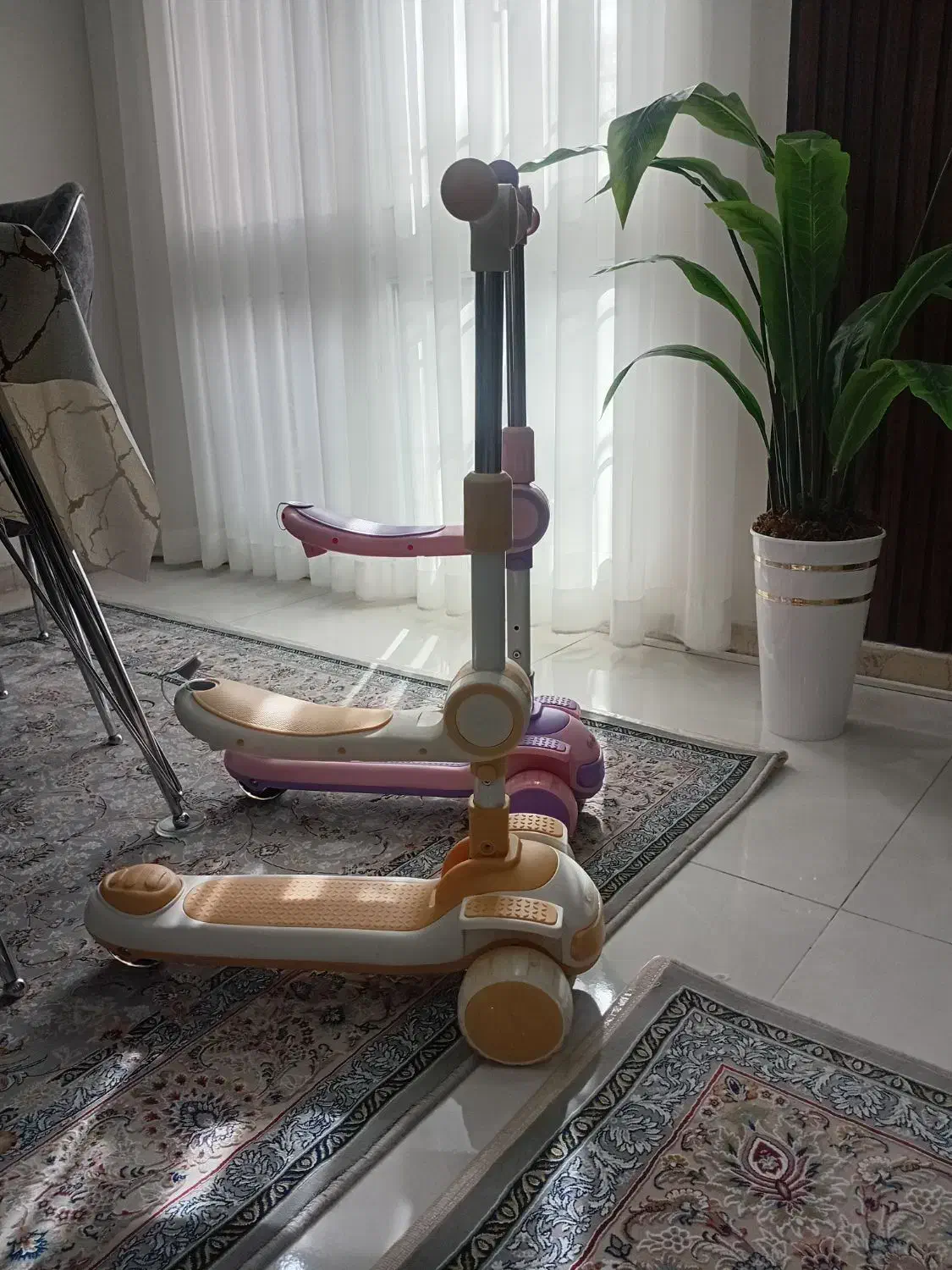 اسکوتر|دوچرخه، اسکیت، اسکوتر|پرند, فاز ۲|دیوار