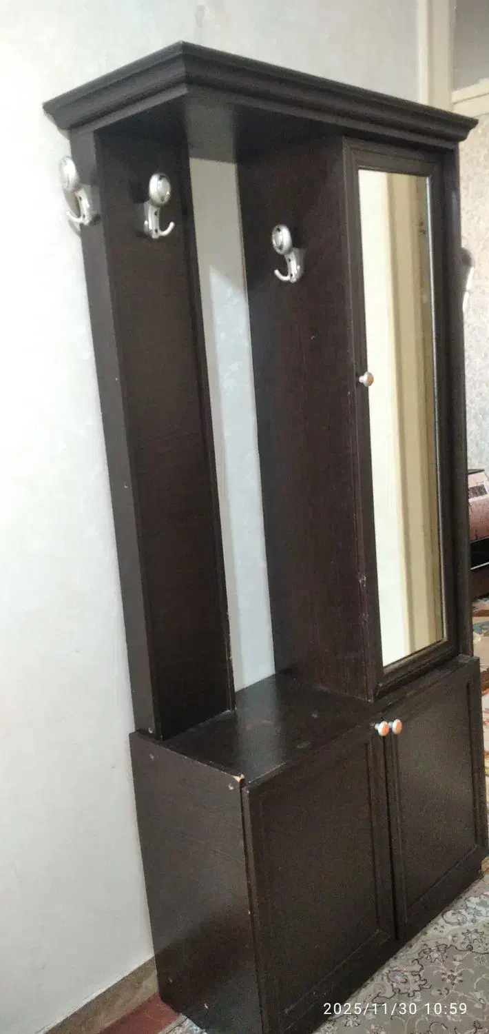 جاکفشی|جاکفشی، کمد، دراور|میانه, |دیوار