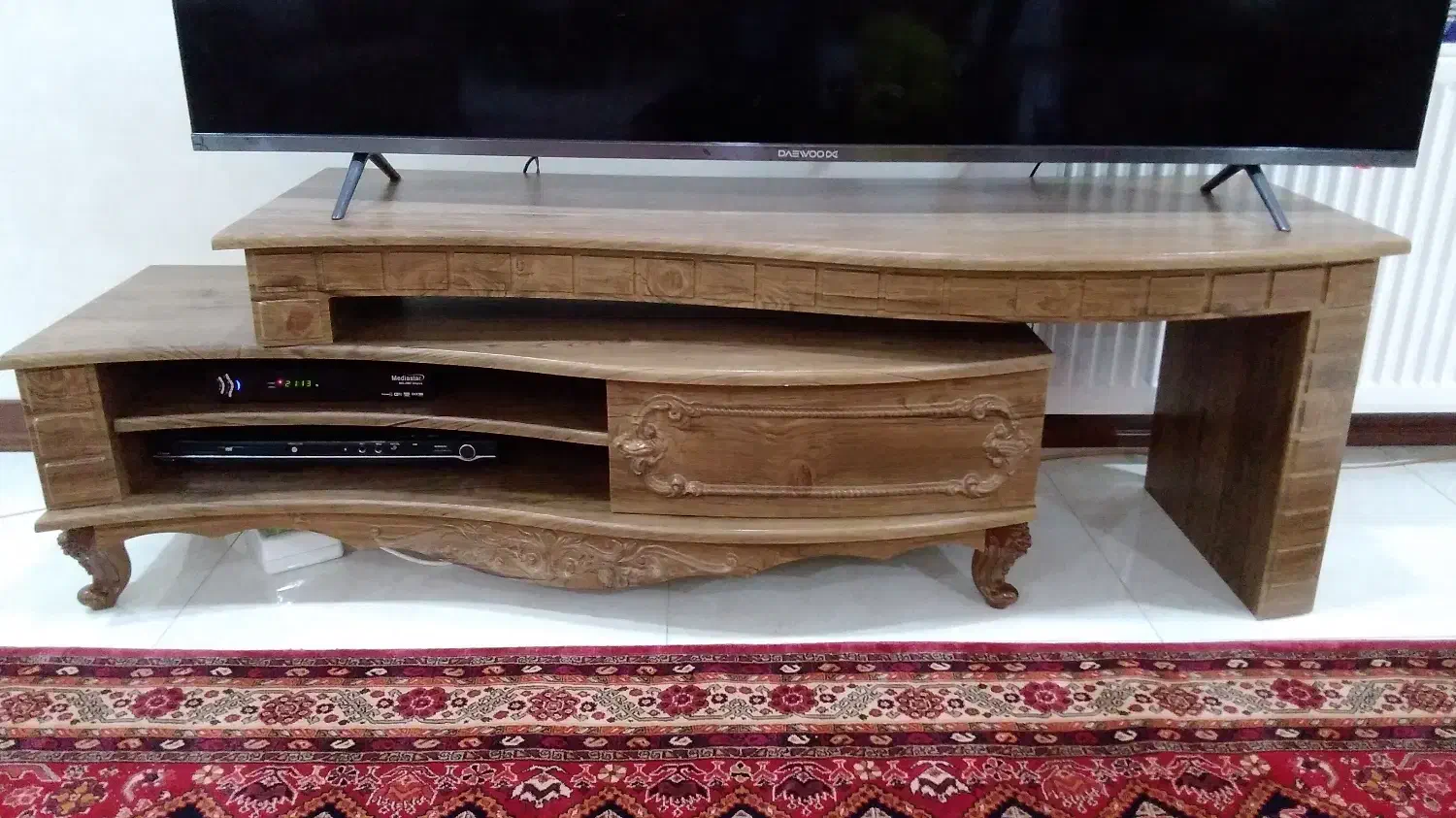 میز تلویزیون بسیار تمیز  در حد نو|میز تلویزیون|زند, |دیوار