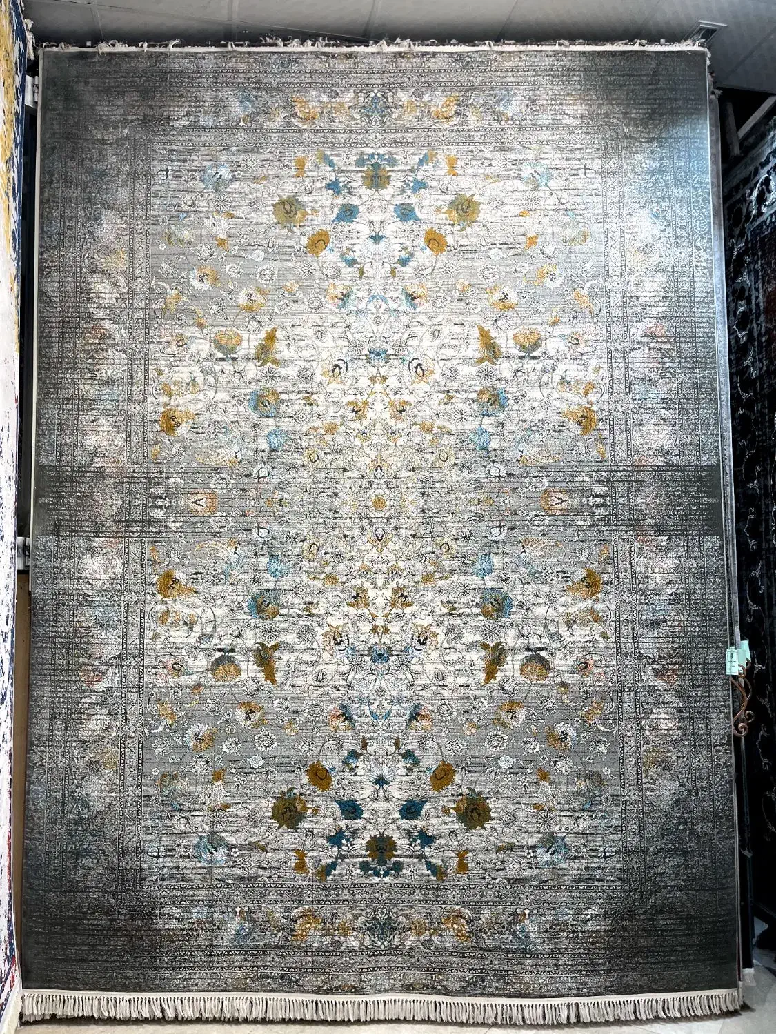 ** فرش های ۱۲ متری ۷۰۰ شانه **|فرش|گلبهار, شهر جدید گلبهار|دیوار