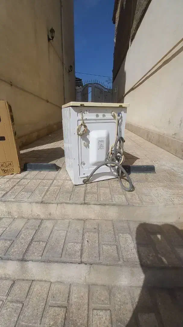 ماشین لباسشویی ۵ کیلویی وست پوینت|ماشین لباسشویی و خشک‌کن لباس|رودهن, |دیوار