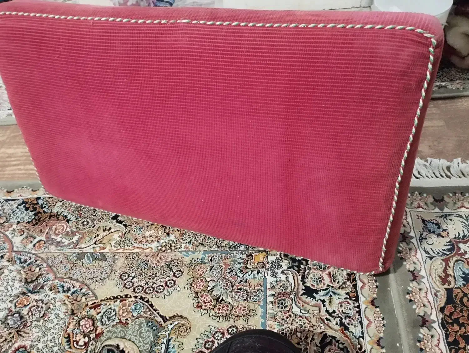 پشتی نیمه عبر در حد نو|پشتی|کرمان, |دیوار