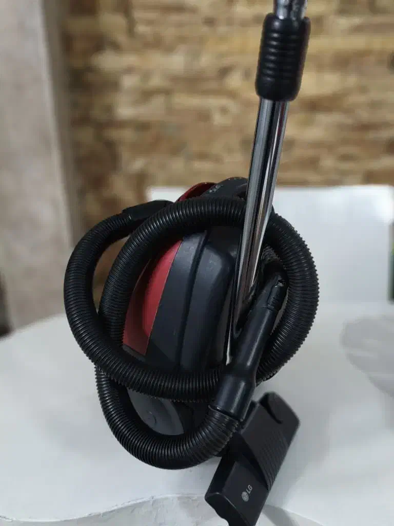 جاروبرقی ال جی۱۶۰۰ وات|جاروبرقی، جارو شارژی، بخارشو|تهران, سید خندان (جلفا)|دیوار