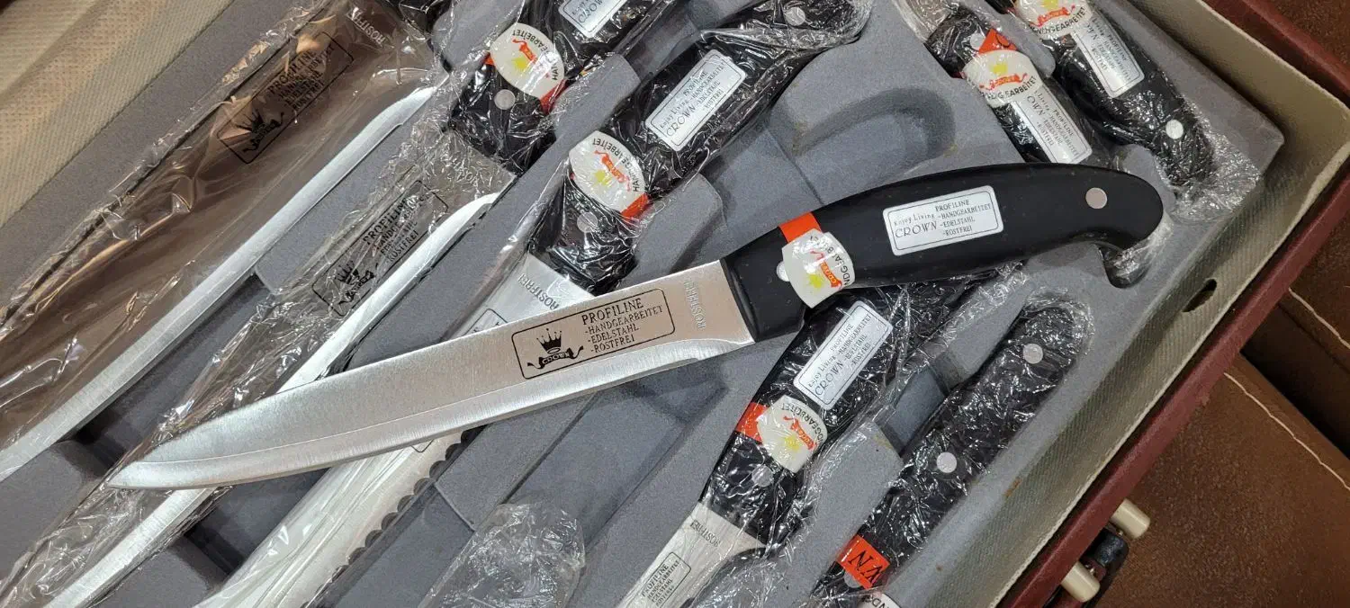 سرویس چمدانی چاقو|ظروف پخت‌وپز|رودسر, |دیوار