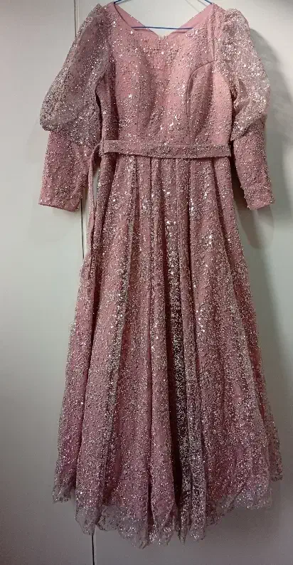 لباس مجلسی|لباس|باغستان, |دیوار