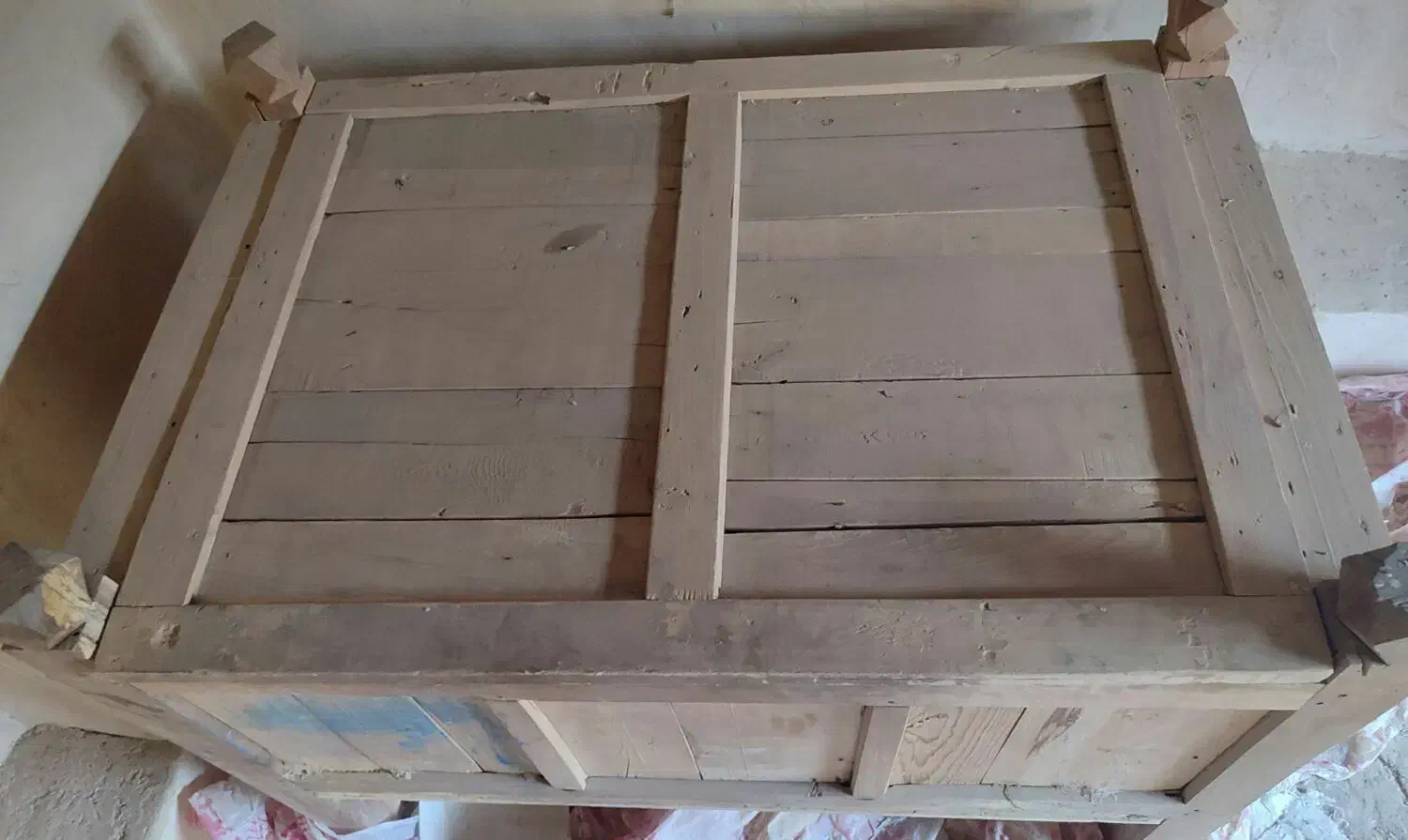 صندوق چوبی قدیمی|کلکسیون اشیاء عتیقه|بیرجند, |دیوار