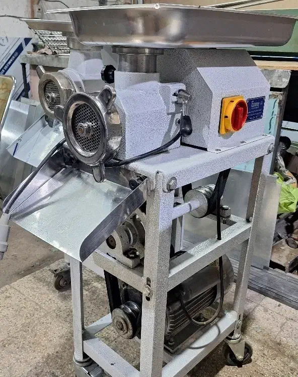 چرخ گوشت الکتروکار|کافی‌شاپ و رستوران|کاشمر, |دیوار