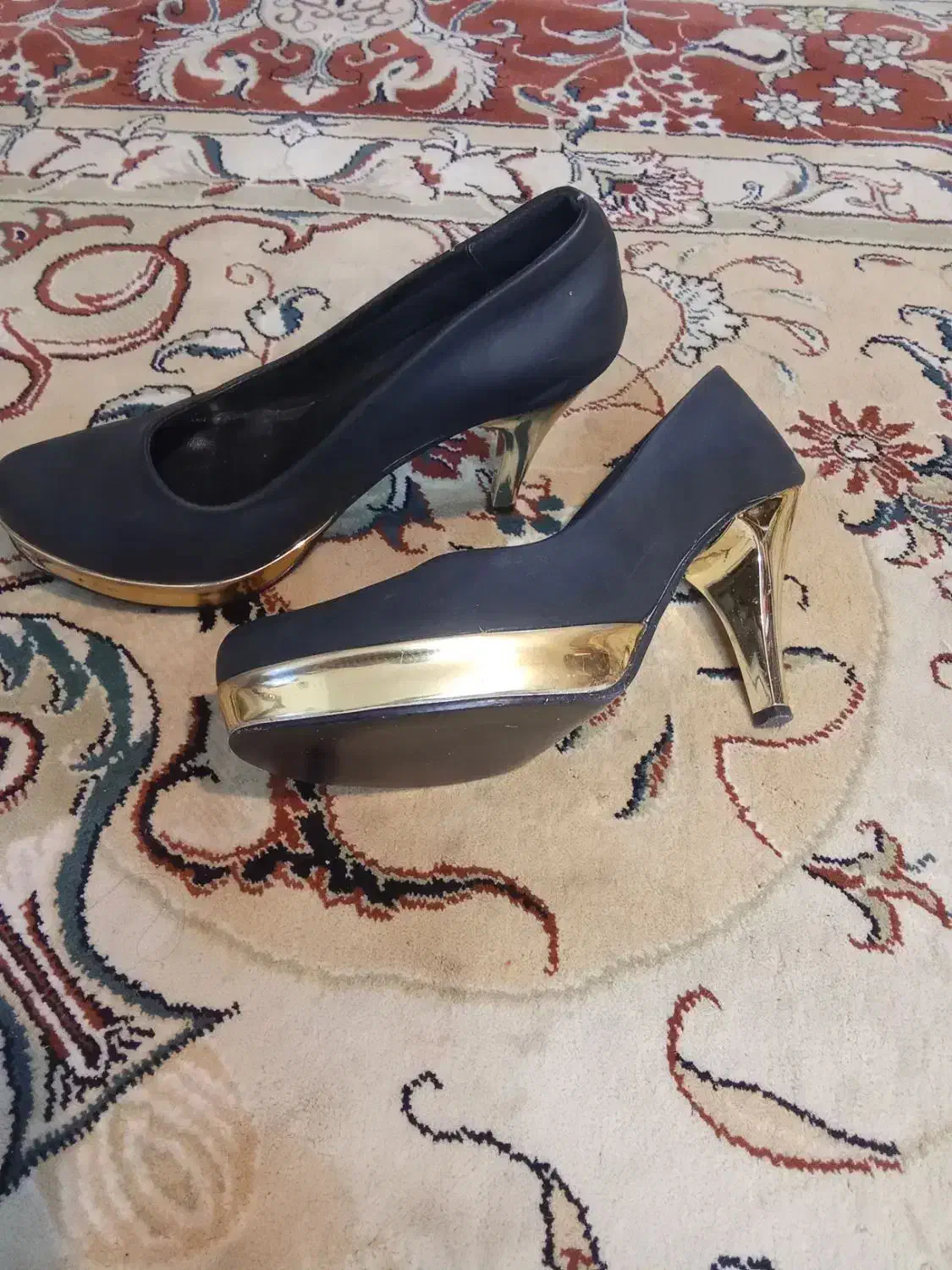 کفش زنانه مجلسی|کیف، کفش، کمربند|تربت جام, بیست متری منبع آب|دیوار