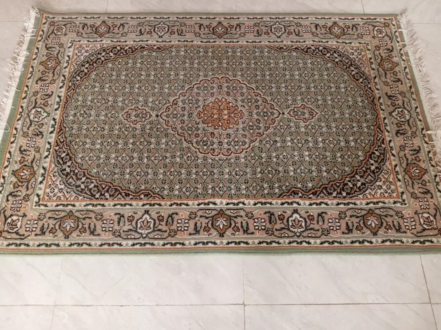 قالیچه (فرش) کاملا سالم|فرش|کرج, کوی زنبق|دیوار