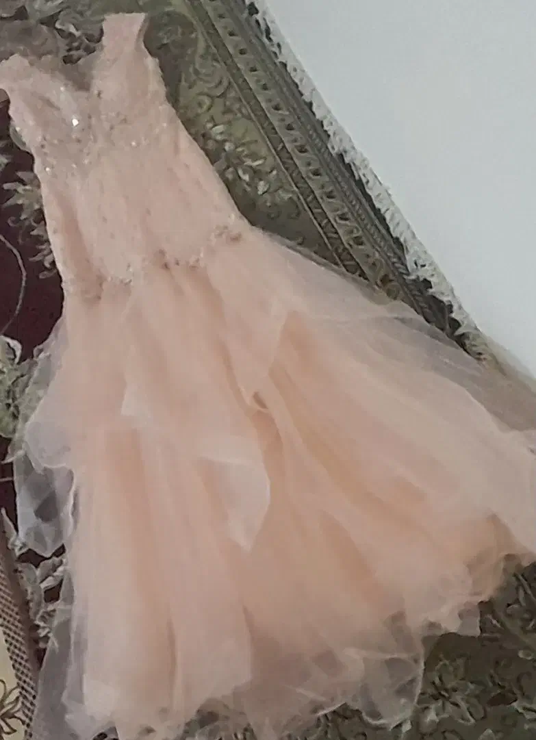 یک عدد لباس مجلسی دون زیبا عروسی فروش داریم|لباس|شاهین دژ, |دیوار