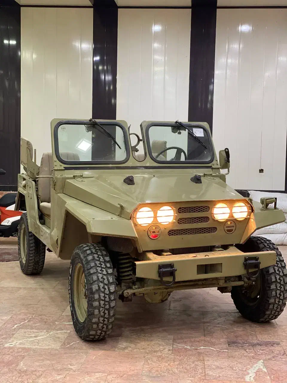 جسب سفیر خشک|خودرو کلاسیک|ربط, |دیوار