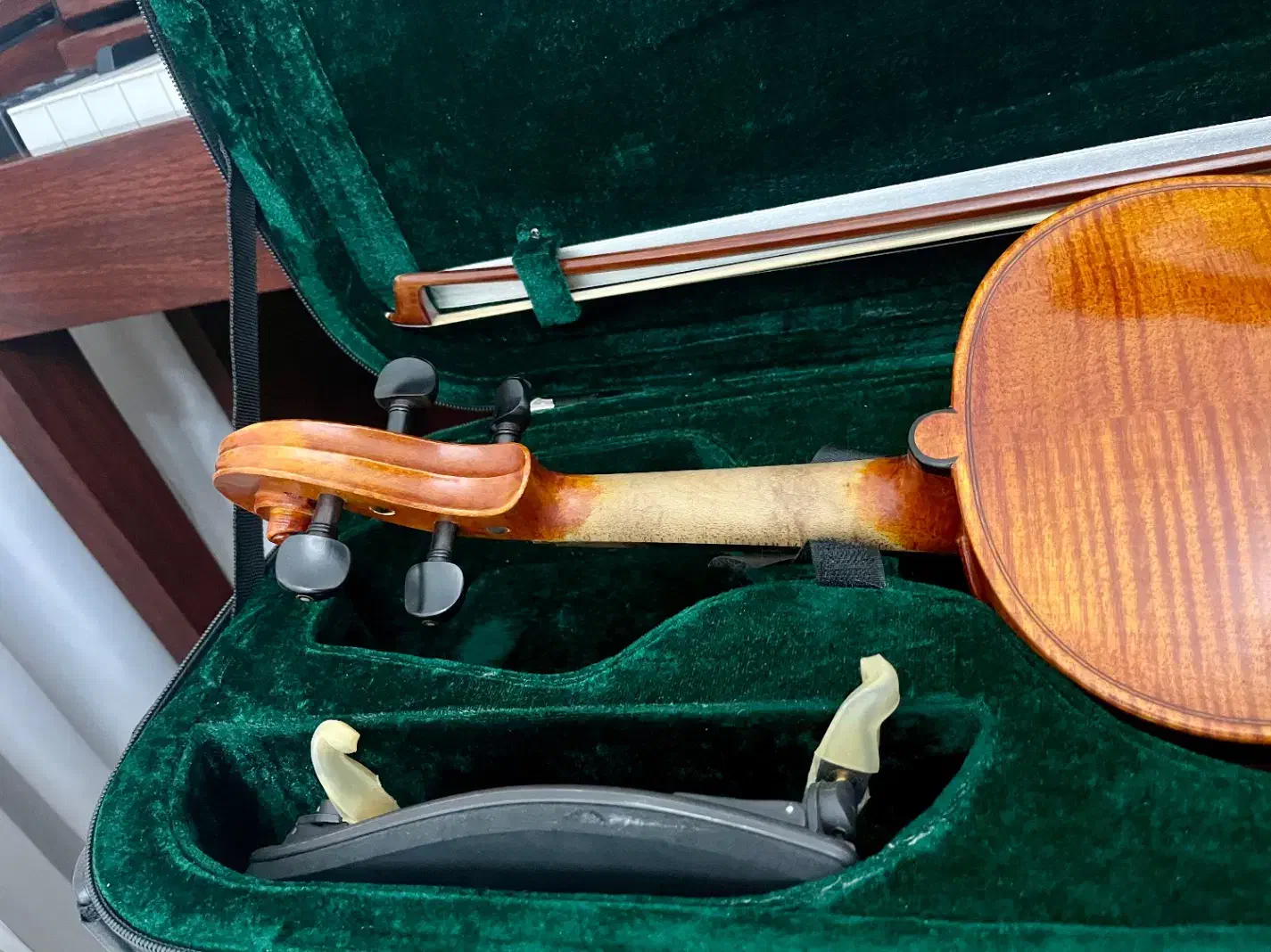 ویولن دست ساز حرفه ای با شناسنامه و لوازم کامل|ویولن|شیراز, ملاصدرا|دیوار