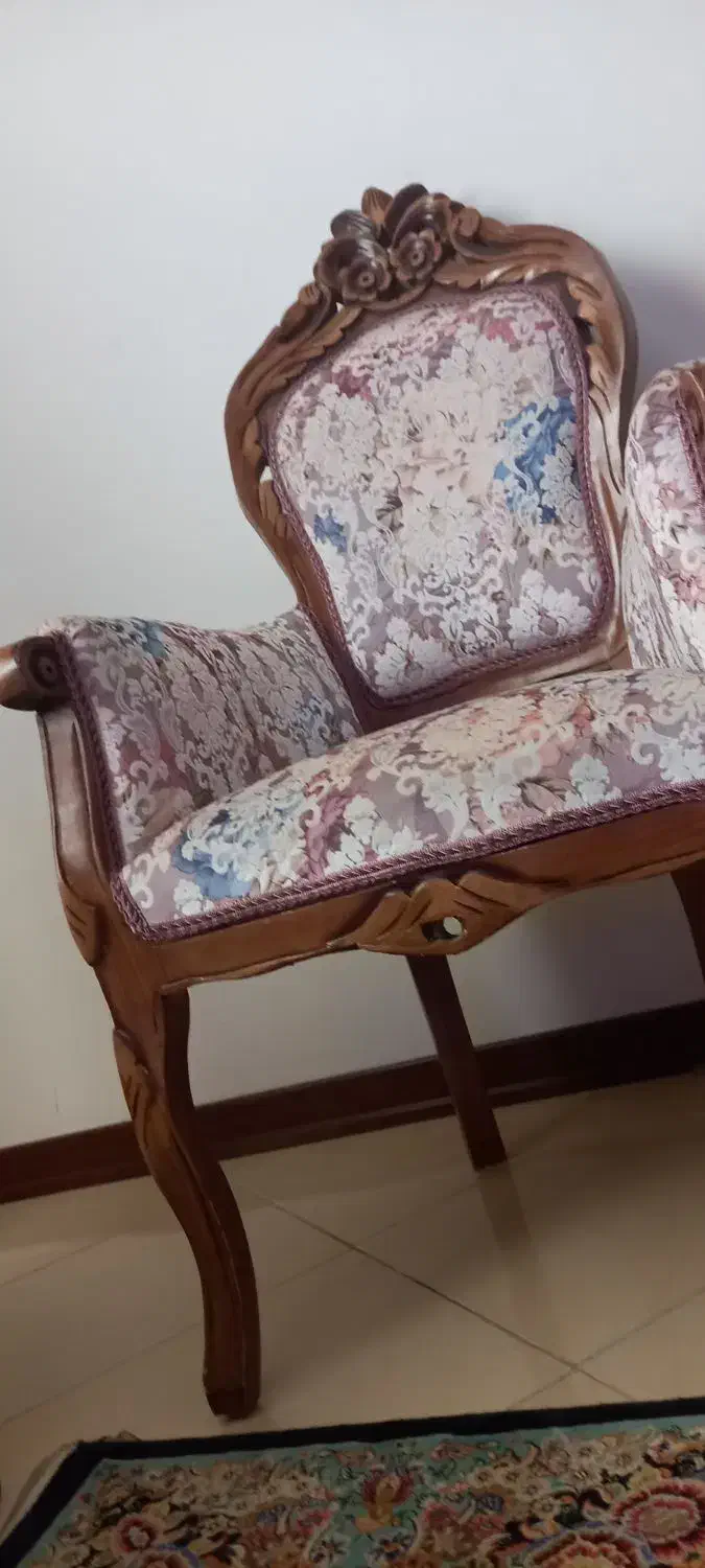 یک دست مبلمان  سلطنتی .با پارچه ترک|مبلمان خانگی و میز عسلی|گلبهار, نوبهار|دیوار
