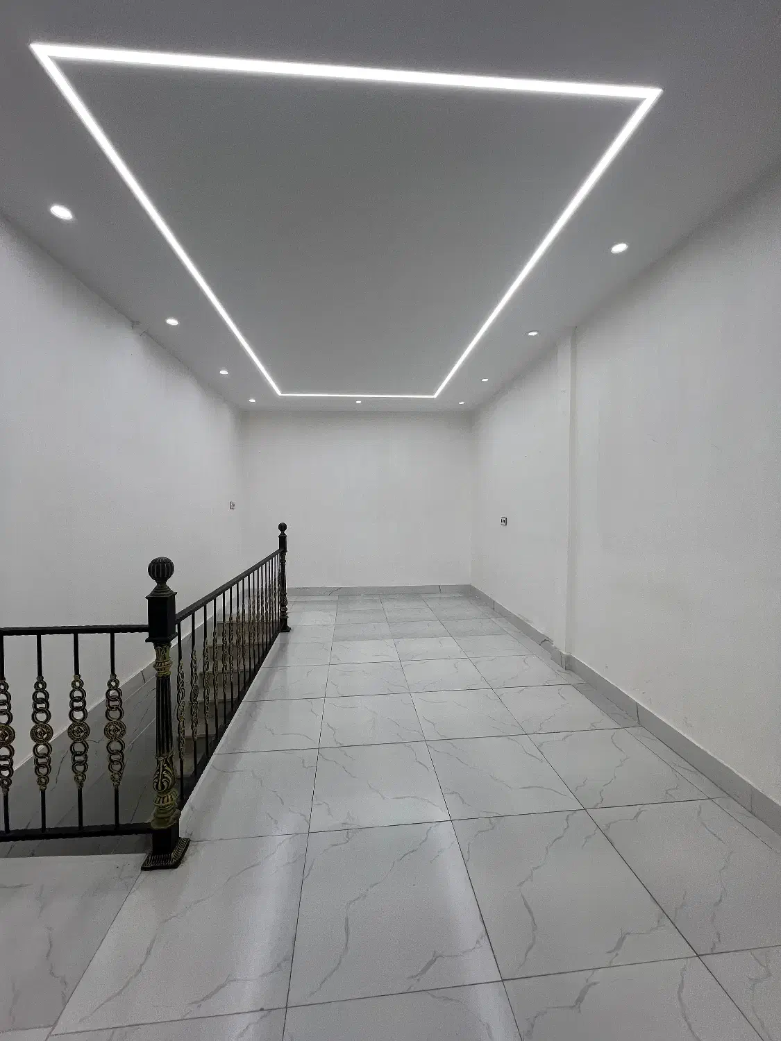 رهن و اجاره طبقه بالا خیابان اصلی جمهوری|اجارهٔ مغازه و غرفه|دهلران, |دیوار