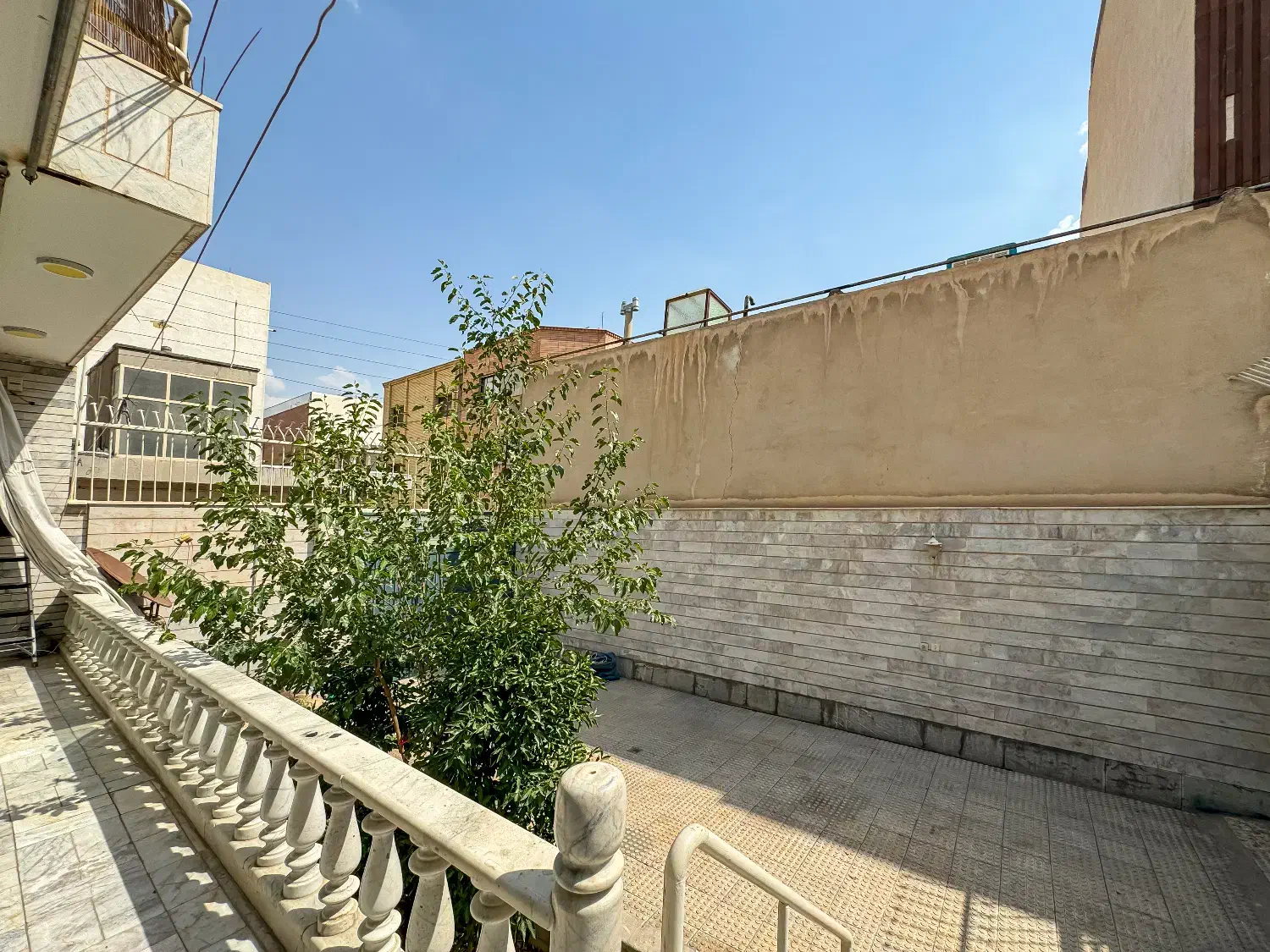 منزل کلنگی۳طرف راه۲۲۰متر زمین۴۵۰مترزیربنامشتاق دوم|فروش زمین و ملک کلنگی|اصفهان, مهرآباد|دیوار