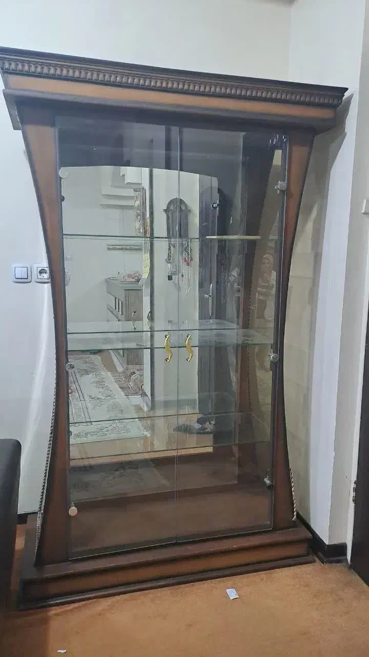 ویترین در حد نو با چوب عالی|بوفه، ویترین، کنسول|شهرکرد, |دیوار