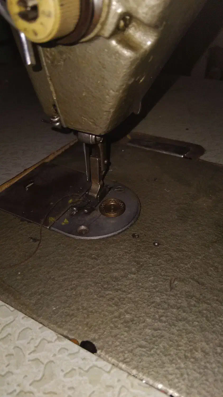 چرخ صنعتی با میز خیلی پرقدرت|چرخ خیاطی و ریسندگی|تربت جام, شهرک معلم|دیوار