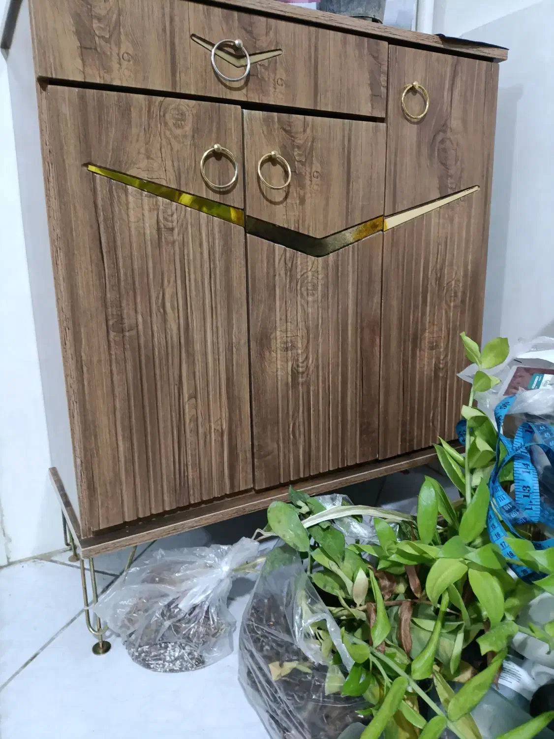 جاکفشی|جاکفشی، کمد، دراور|بومهن, |دیوار