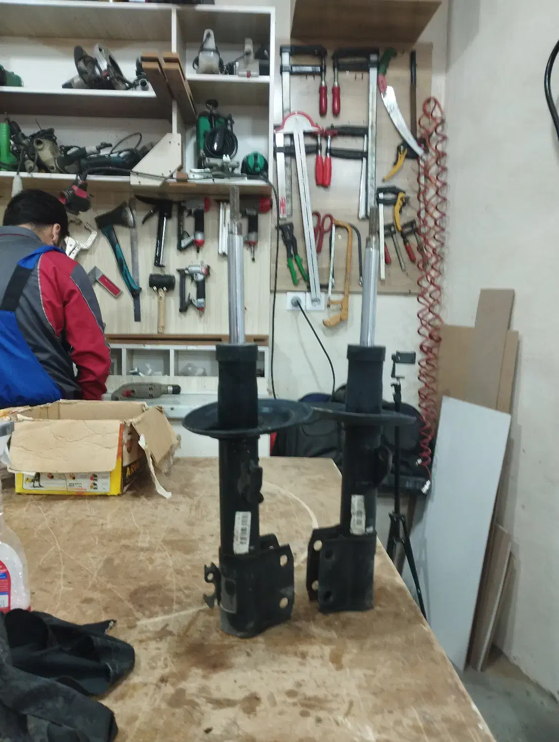 کمک شاهین|قطعات یدکی و لوازم جانبی|رشت, منظریه|دیوار