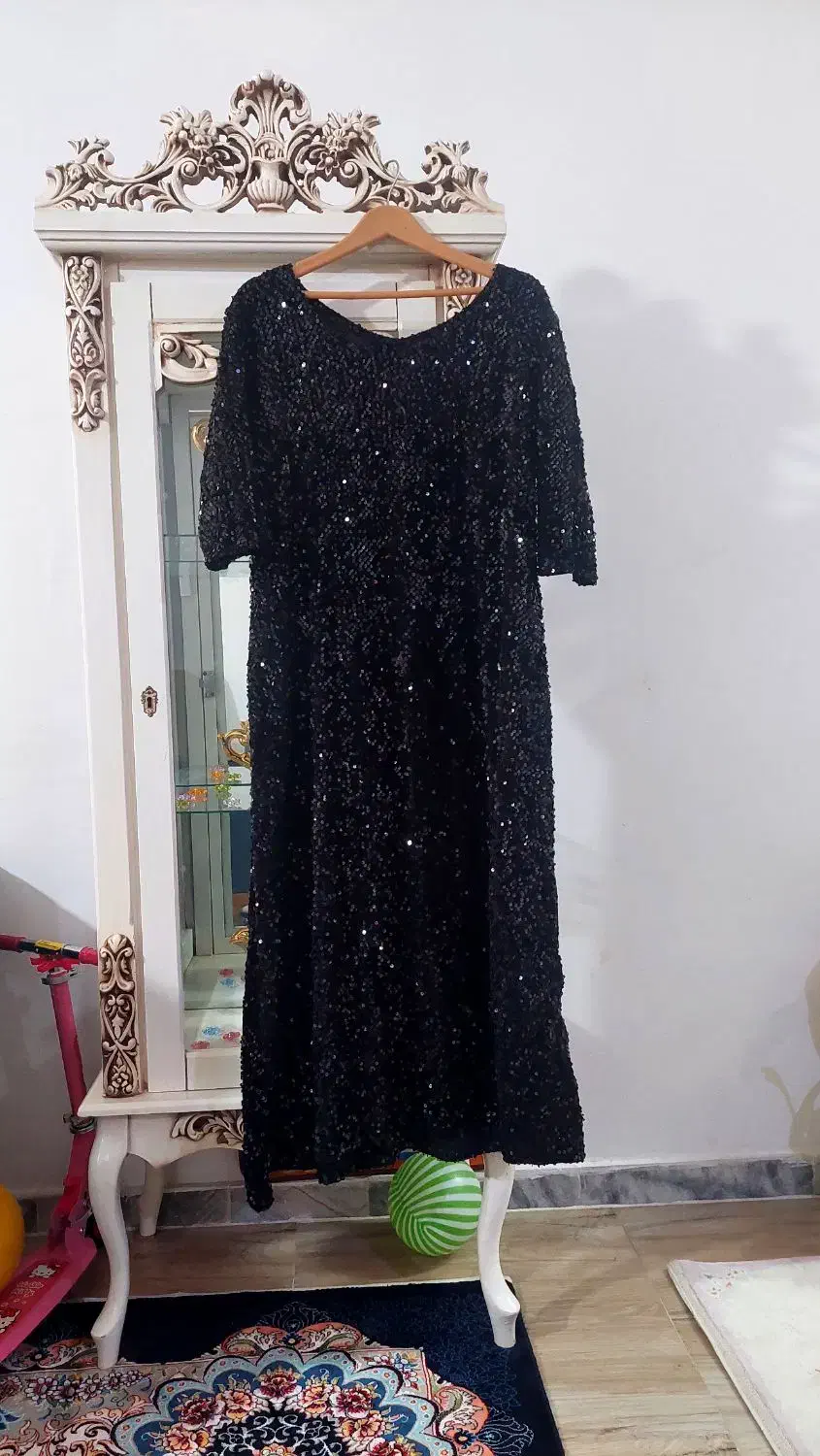 لباس مجلسی|لباس|مشهد, انقلاب|دیوار