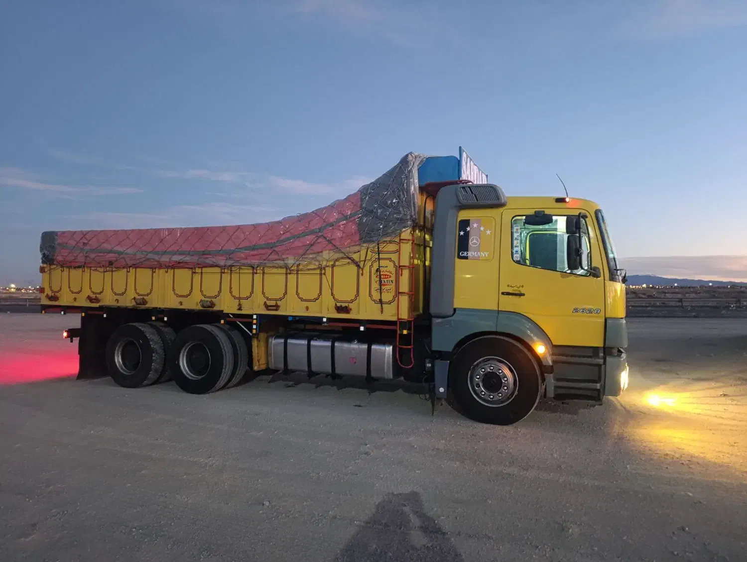 اتکو دهچرخ باری|خودرو سنگین|رباط‌کریم, رباط‌کریم|دیوار