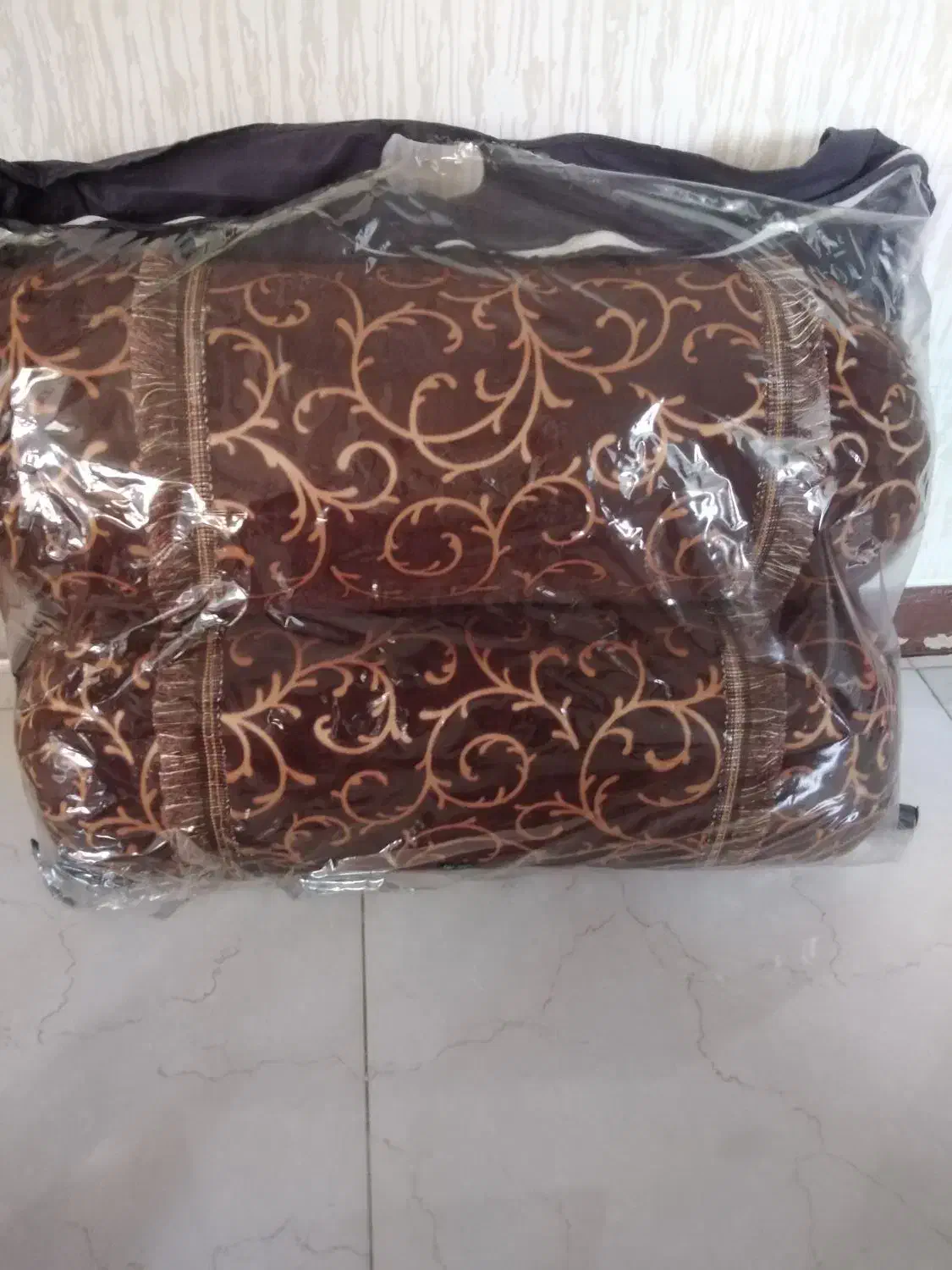 پشتی|پشتی|اصفهان, گلستان|دیوار