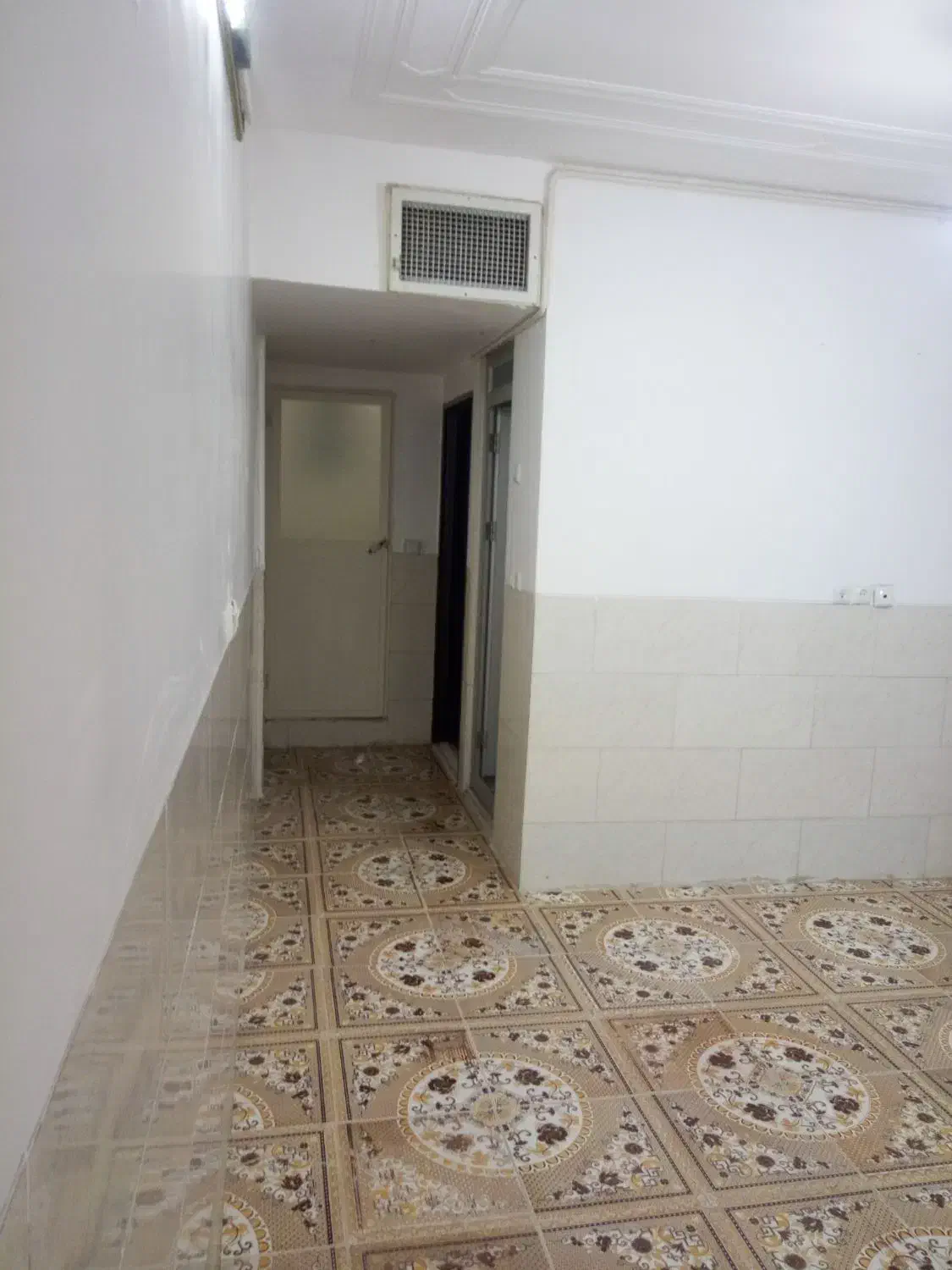 اجاره خانه مسکونی طبقه بالا اکرم آباد|اجارهٔ خانه و ویلا|یزد, |دیوار