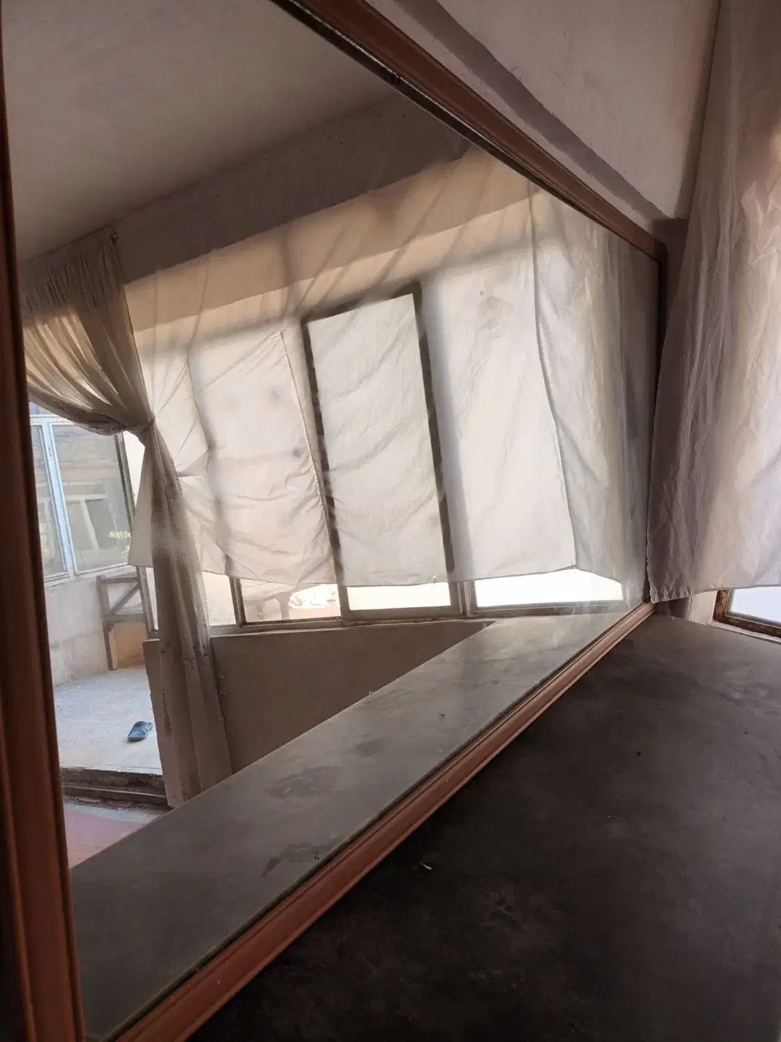 آینه|آرایشگاه و سالنهای زیبایی|تربتحیدریه, اندیشه|دیوار