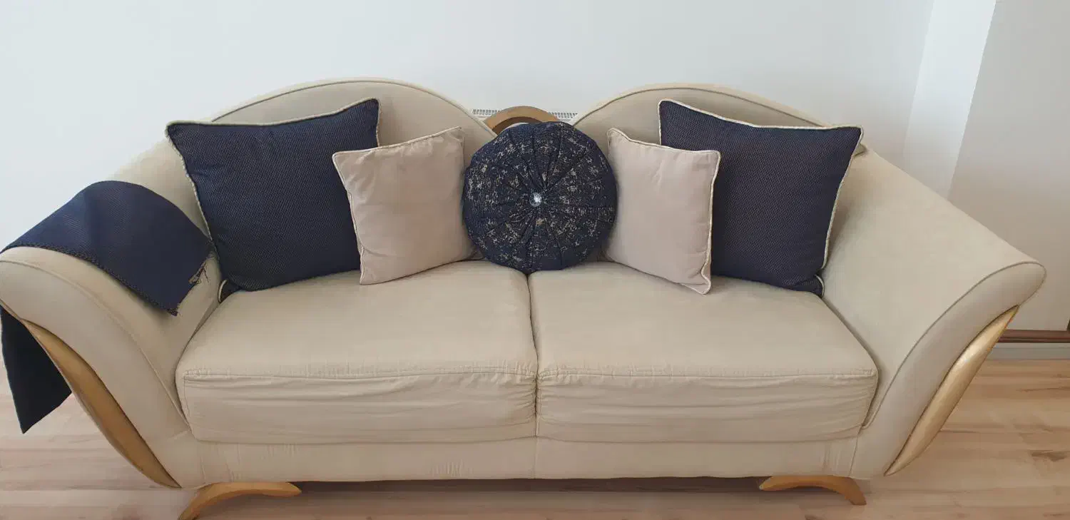 مبلمان ۸ نفره بسیار راحت (فروش بدلیل مهاجرت)|مبلمان خانگی و میز عسلی|رشت, معلم|دیوار