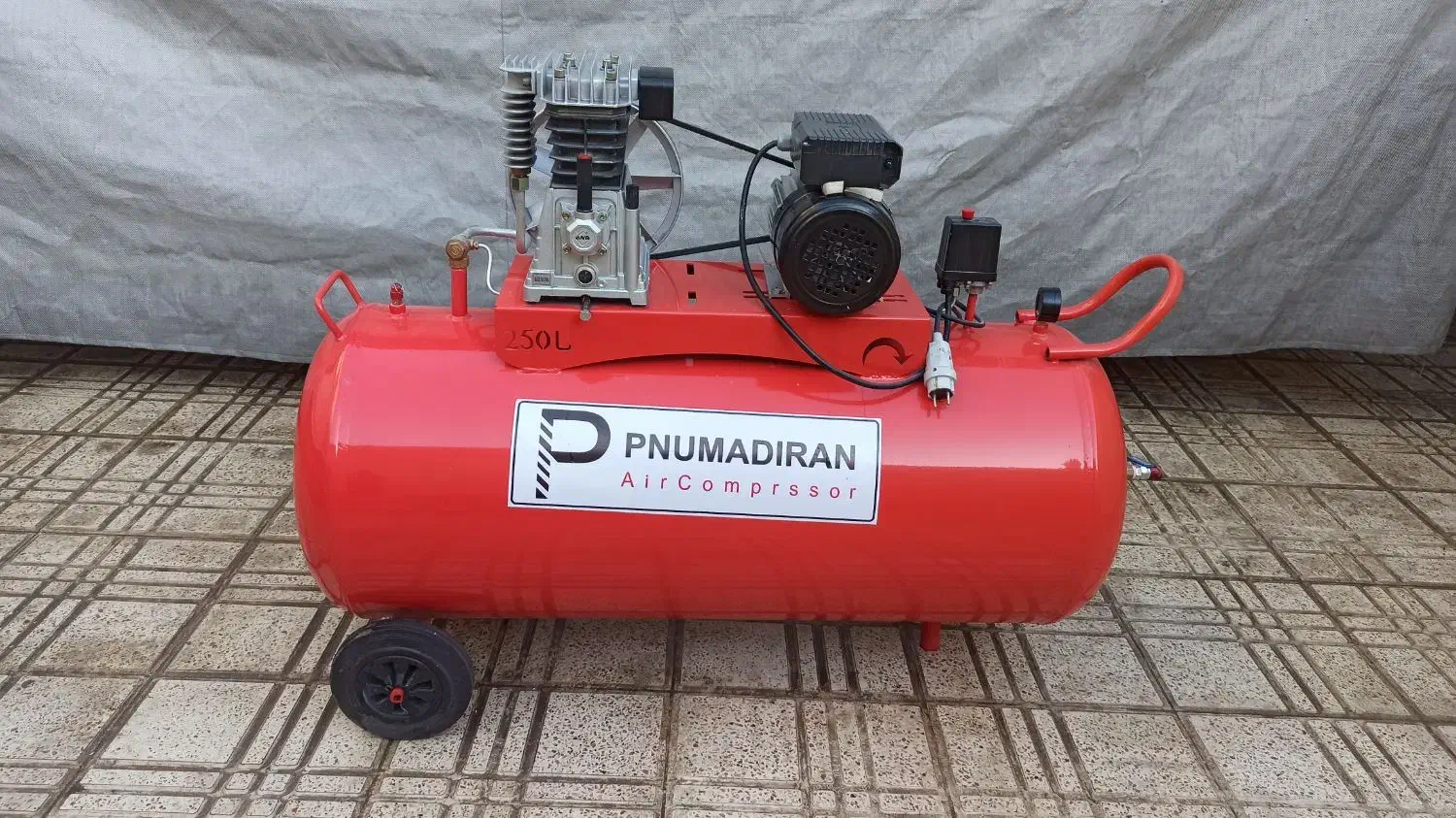 پمپ باد ۲۵۰ لیتری در حد نو|ماشین‌آلات صنعتی|ملایر, |دیوار