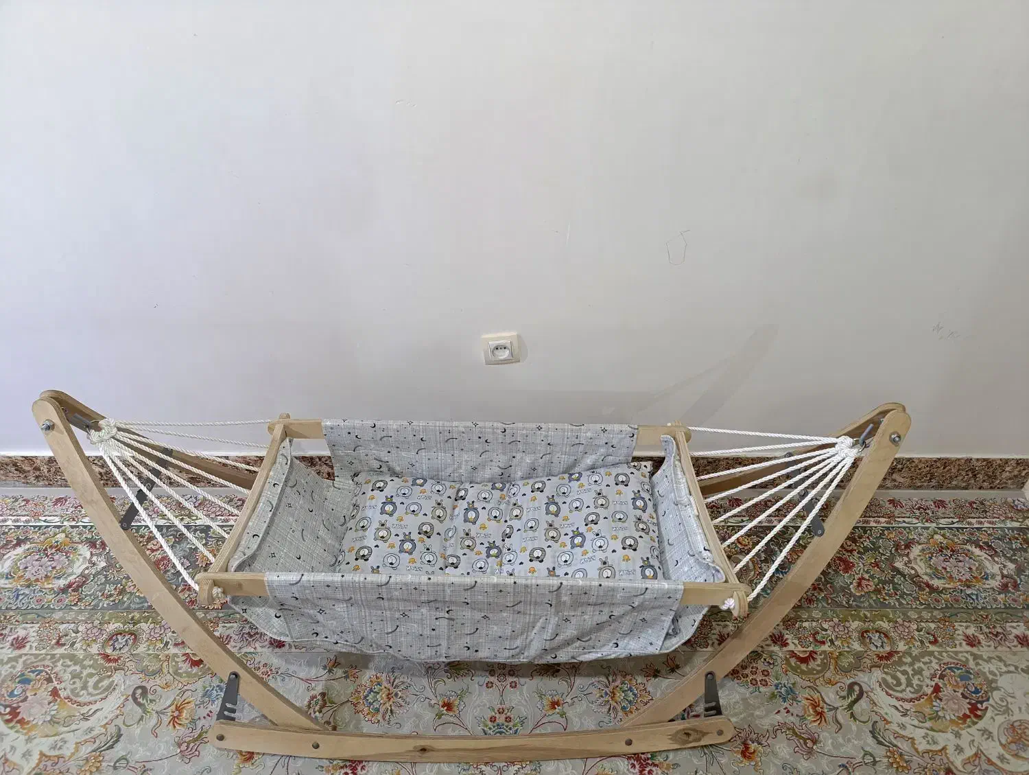 نی نی خواب|تخت و سرویس خواب|قروه, |دیوار