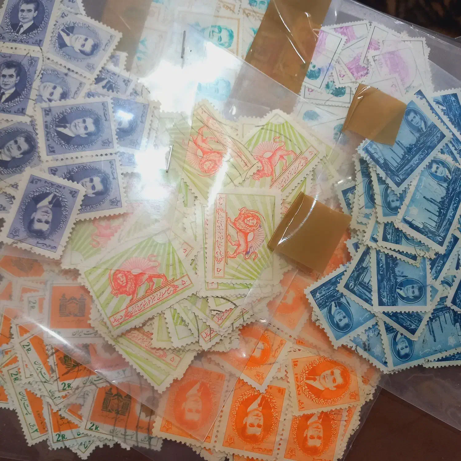 ۱۰۰۰ برگ تمبر دوران پهلوی|کلکسیون سکه، تمبر، اسکناس|تبریز, |دیوار