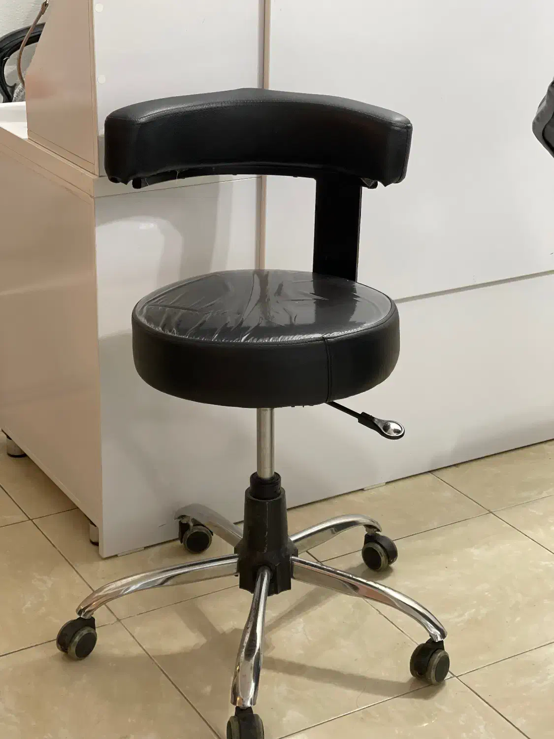 صندلی سالن|آرایشگاه و سالنهای زیبایی|رشت, حومه رشت|دیوار