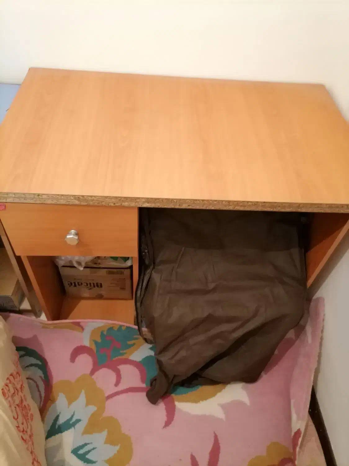 4عدد پشتی طرح طاوس ودو عدد میز تحریر ورایانه|میز و صندلی غذاخوری|پردیس, فاز ۸|دیوار