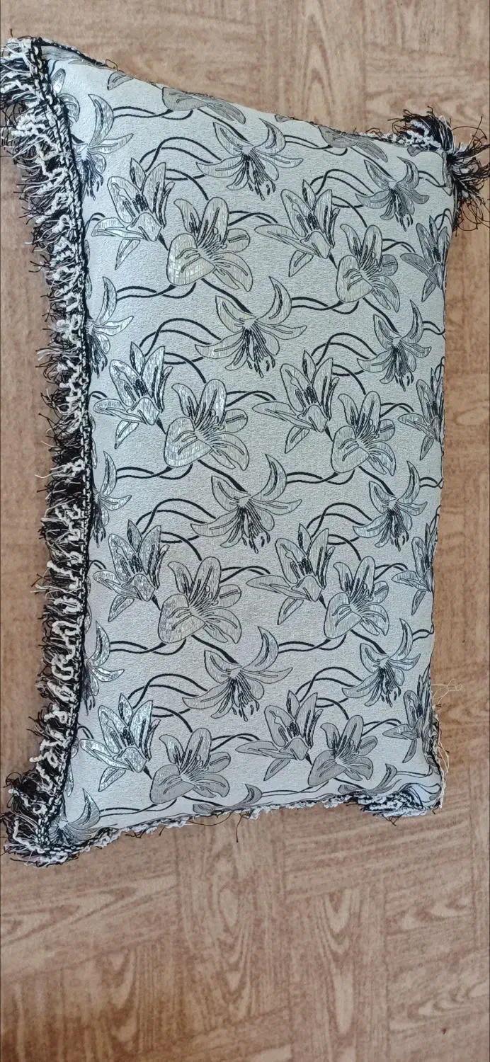 بالش ۸ عدد|رختخواب، بالش، پتو|مریوان, |دیوار