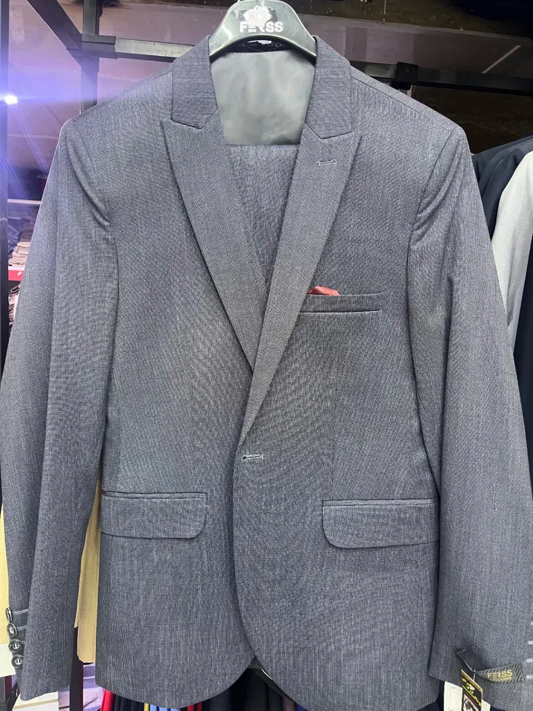 کت شلوار|لباس|قائن, |دیوار