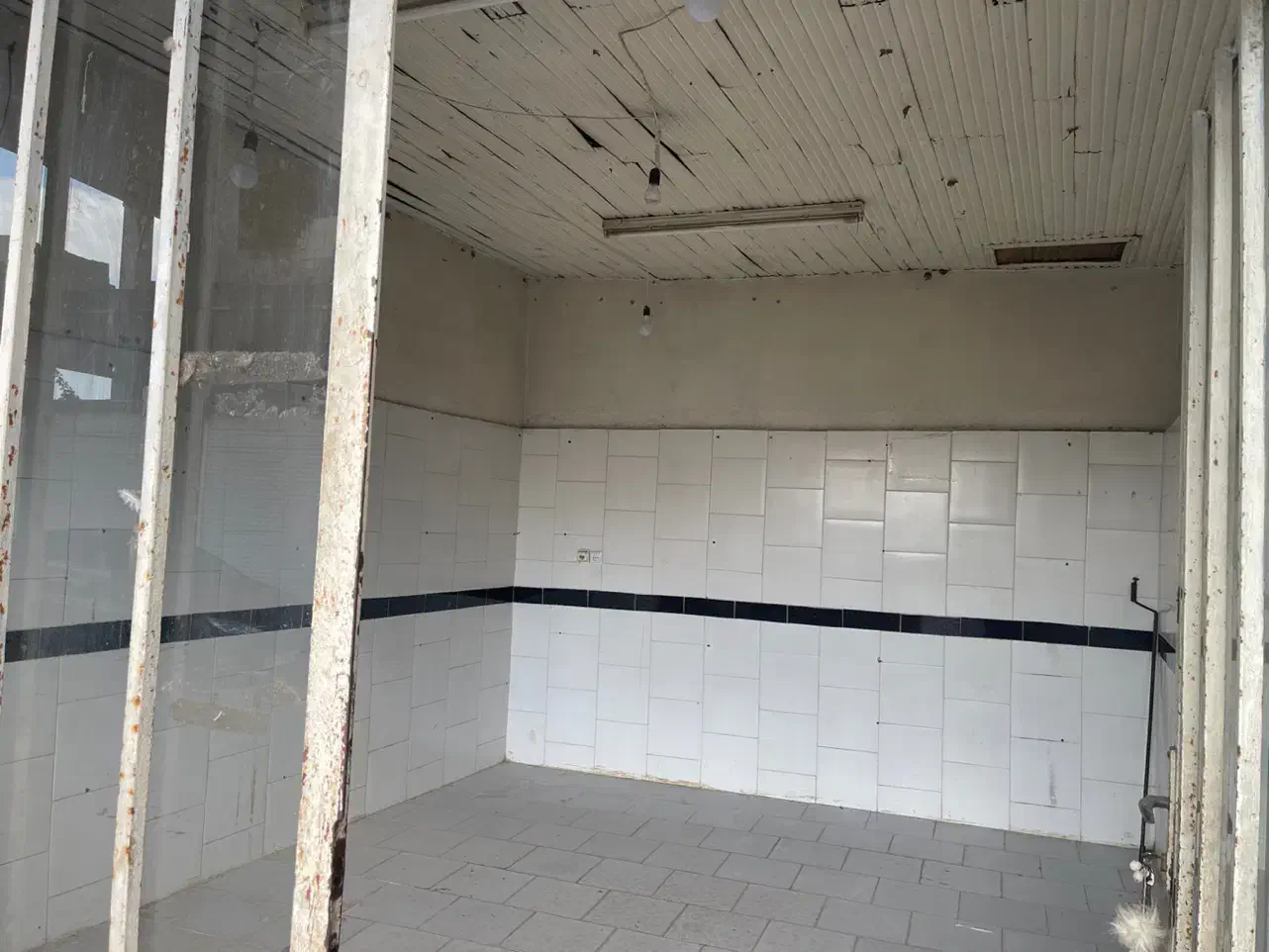 مغازه بیست متری|اجارهٔ مغازه و غرفه|رشت, عینک|دیوار