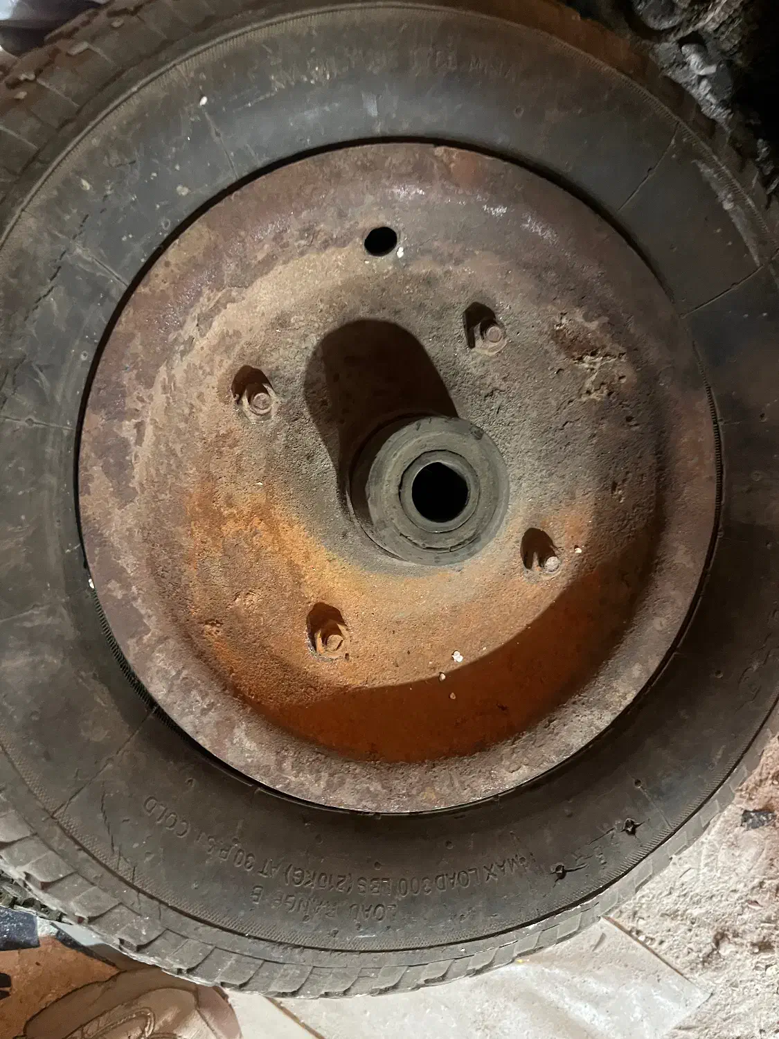 چرخ فرغون|ابزارآلات|تهران, بوستان سرخه حصار|دیوار